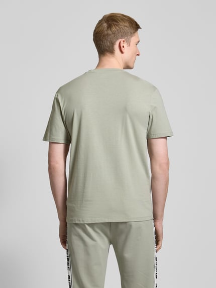 GUESS Activewear T-Shirt mit Label-Detail Modell 'HEDLEY' Oliv 5