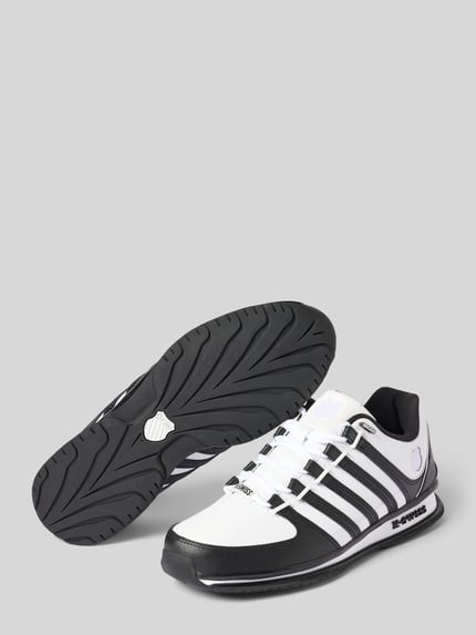 Produktfoto, Sneaker aus Leder mit Label-Details Modell 'Rinzler' von K-SWISS, heren sneakers, wit en zwart, geprofileerde zool, vetersluiting, afgerond model, gecoat leer, profielzool, hakhoogte maat 44: 3 cm, schachthoogte: 9 cm, schachtbreedte: 9 cm