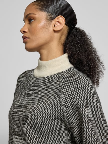 VERO MODA Sweter z półgolfem o kroju regular fit z wzorem na całej powierzchni model „FELIZE” Złamany biały 3