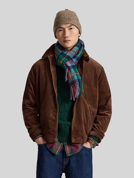 Männermodel trägt Regular Fit blouson aus corduroy von Polo Ralph Lauren in bruin, recht effen structuur, Ganzkörperansicht von vorne, Heren blouson