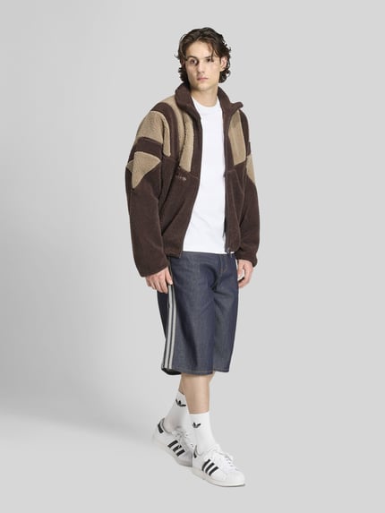 adidas Originals Kurtka teddy o kroju relaxed fit z wyhaftowanym logo Ciemnobrązowy 1
