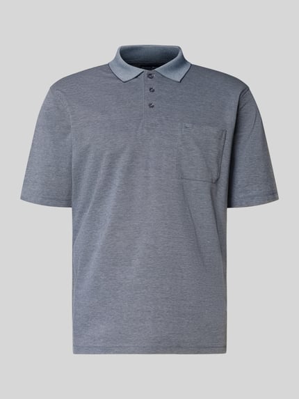 Produktfoto, Regular Fit Poloshirt mit Brusttasche von Christian Berg Men, szary, mieszanka bawełny, kołnierzyk polo, listwa guzikowa, prosty krój, prostokątna kieszeń na piersi, długość tyłu w rozmiarze M: 68 cm