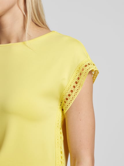 COMMA T-shirt met broderie anglaise Geel - 3