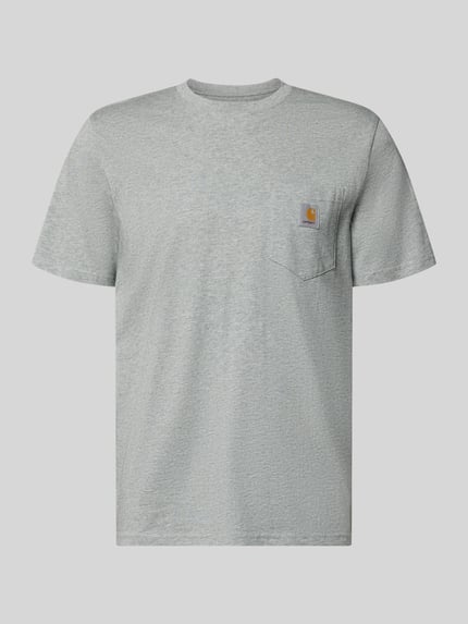 Produktfoto, Regular Fit T-Shirt mit Logo-Patch von Carhartt Work In Progress aus reiner Baumwolle, graues Shirt, Rundhalsausschnitt, Brusttasche