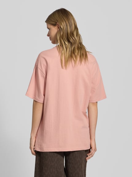 REVIEW T-shirt typu oversized z nadrukiem z motywem Brudnoróżowy 5