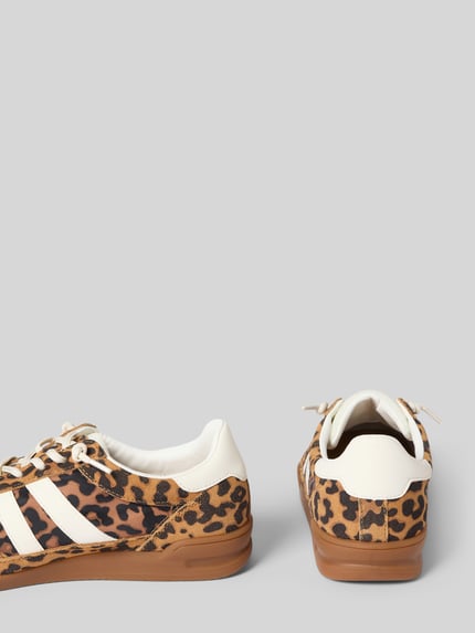 Produktfoto, Sneaker aus Leder-Mix Modell 'Verdict' von Steve Madden mit Leopardenmuster, abgerundete Form, strukturierte Sohle, braune und weiße Farbtöne, Schnürverschluss, Damen Sneaker.