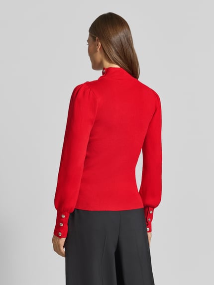 Vrouwenmodel draagt Slim Fit Turtleneck-Pullover uit mix van katoen en modal van Lauren Ralph Lauren in felrood, geheel achteraanzicht.