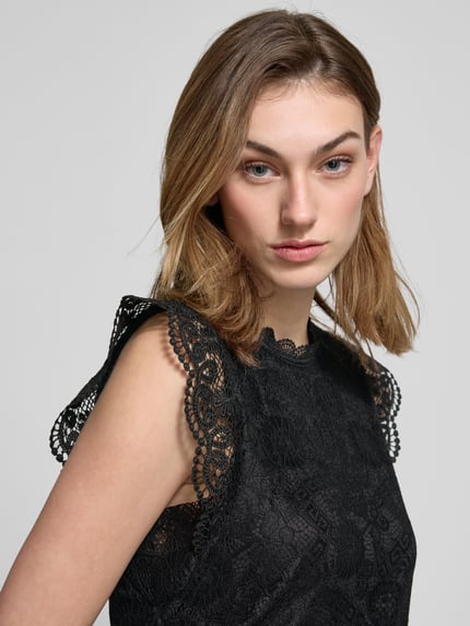 PIECES Shaped Fit Blusentop mit Spitzenbesatz Modell 'OLLINE' Black 3