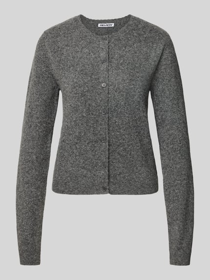 Produktfoto, Regular Fit Strickjacke mit Lammwoll-Anteil von REVIEW aus grauem Material-Mix, gerippte Abschlüsse, Knopfleiste, Langarm