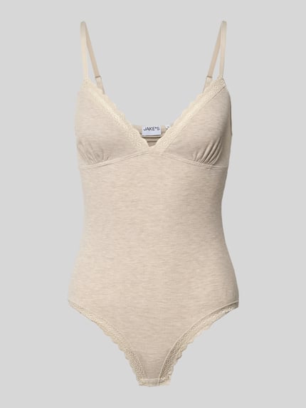 Produktfoto, beiger Slim Fit Body aus Modal-Mix Modell 'RibLaceBody' von Jake*s Casual, feine Rippenstruktur und Spitzendetails