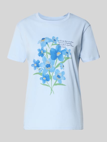 Produktfoto, T-Shirt mit Motiv-Print und Rundhalsausschnitt von Jake*s Casual in Hellblau mit blauem Blumenmuster, reine Baumwolle, Regular Fit, Rückenlänge Größe S 58 cm.