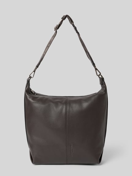 Productfoto, Handtasche mit Logo-Prägung Modell 'PARIS' van LIEBESKIND BERLIN in donkerbruin, korrelige textuur, verstelbare schouderriem, hoofdvak met ritssluiting, binnenvak met rits, 38x33x12 cm, schouderriem 62 cm lang