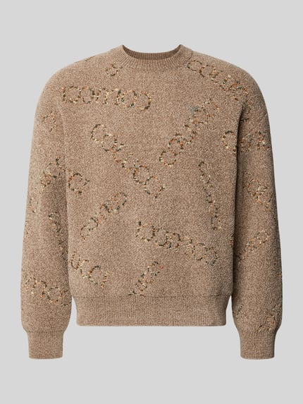 Produktfoto, Regular Fit Strickpullover mit Label-Detail von COLUCCI, sweter z dzianiny o kroju regular fit, okrągły dekolt, detal z logo, wyhaftowane logo, długość tyłu w rozmiarze M: 62 cm, długość rękawów w rozmiarze M: 57 cm