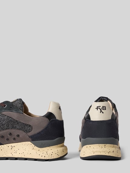 Produktfoto, Sneaker aus Leder-Mix Modell 'De Treener' von Floris van Bommel, mehrfarbig, strukturierte Oberfläche, Logo-Patch, profilierte Sohle, abgerundete Passform, Absatzhöhe 5 cm, Schafthöhe 8 cm, Schaftweite 10 cm