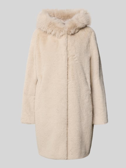 Produktfoto, Mantel aus Kunstfell mit Eingrifftaschen von Marc Cain in Beige, Regular Fit, Knopfverschluss, weiche Textur, schlichte Form.