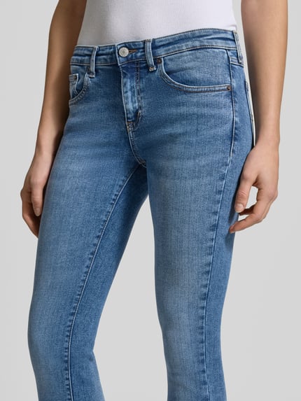 Tommy Jeans Jeansy o kroju skinny fit z wyhaftowanym logo model ‘SOPHIE’ Jeansowy niebieski 3