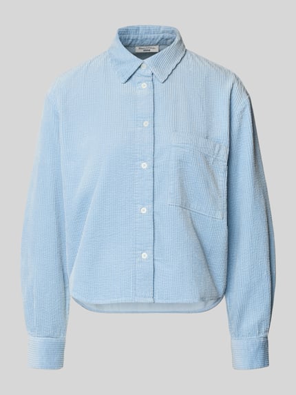 Produktfoto, lichtblauwe Relaxed Fit Hemdbluse aus reiner Baumwolle von Marc O'Polo Denim in uni cord, borstzak en knoopsluiting.