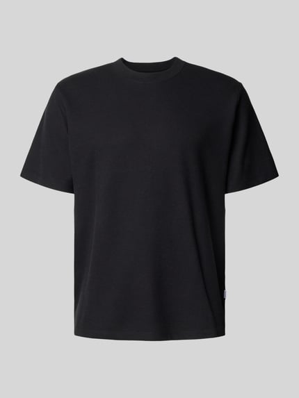 Produktfoto, czarny męski t-shirt z elastycznej mieszanki materiałów z mieszanką bawełny, prosty krój, model 'AUSTIN' od Jack & Jones