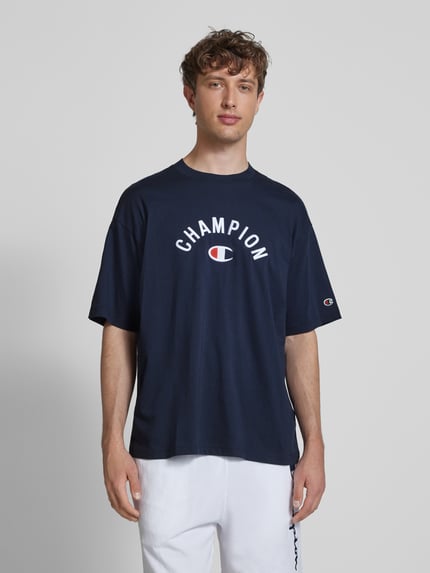 Champion T-shirt o kroju relaxed fit z wyhaftowanym logo Ciemnoniebieski 4