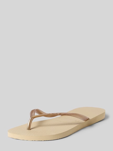 Produktfoto, Zehentrenner mit Label-Detail von Havaianas für Damen mit Abgerundete-Spitze, Schlupfform, flache Sohle, beige und gold, Absatzhöhe 1 cm bei Größe 39/40.