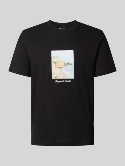 Produktfoto, T-Shirt mit Rundhalsausschnitt Modell 'JORNORREBRO' von JACK & JONES in Schwarz, Reine Baumwolle, Gerader Schnitt, Rückenlänge 65 cm bei Größe M.
