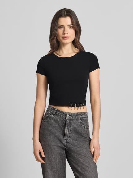 GUESS Cropped T-Shirt mit Logo-Charms Modell 'Elisabette' Black 4