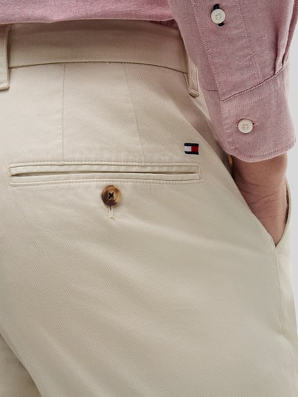 Tommy Hilfiger Chinosy o prostym kroju z mieszanki bawełny model 'DENTON' Złamany biały 3