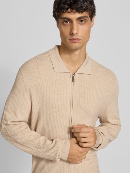 MCNEAL Slim Fit Strickjacke aus Viskose-Mix mit Umlegekragen Sand Melange 3