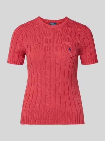 Produktfoto, Slim Fit T-Shirt in Strick-Optik von Polo Ralph Lauren aus reiner Baumwolle mit Brusttasche, Logo-Stitching, Rundhalsausschnitt, elastischen Abschlüssen, Rückenlänge 55 cm, Ärmellänge 20 cm, intensive Korallfarbe, sichtbare Strickstruktur.