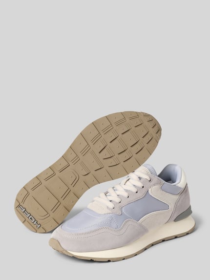 Produktfoto, Sneaker aus Leder-Mix mit Logo-Detail Modell 'City' von HOFF, helle Farben, profilierte Sohle, runde Form, 3 cm Absatz, Damenmodell