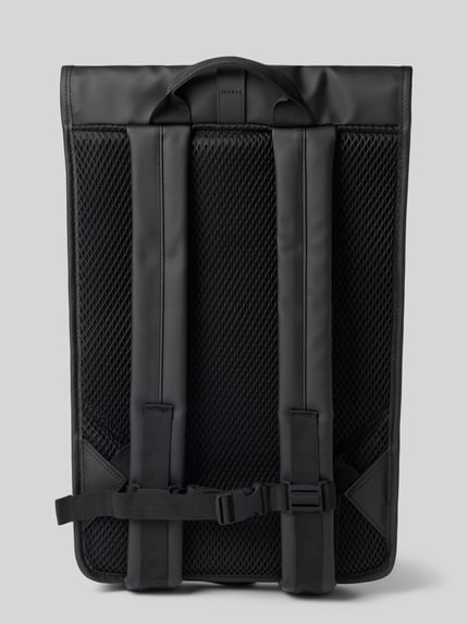 Produktfoto, Rucksack mit Logo-Detail von Rains in zwart, verstelbare schouderband, karabijnhaak, rugzakfunctie, Breedte 34 cm, Lengte 48 cm, Diepte 11 cm, bandlengte 80 cm