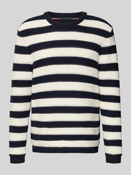 Produktfoto, Regular Fit Strickpullover aus reiner Baumwolle von Tommy Hilfiger, Optik:Allover-Muster, gestreift, Materialverarbeitung: Strick, Farbe: Schwarz-Weiß