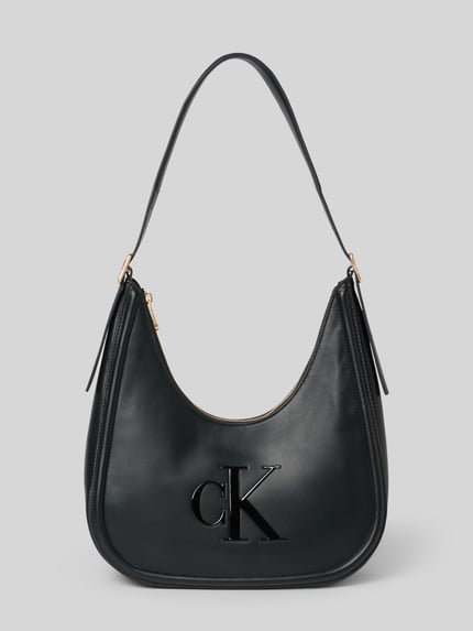 Productfoto, Henkeltas met labeldetail van glad zwart materiaal, grote cK Calvin Klein logo op voorkant, dames Henkeltas van CK Calvin Klein