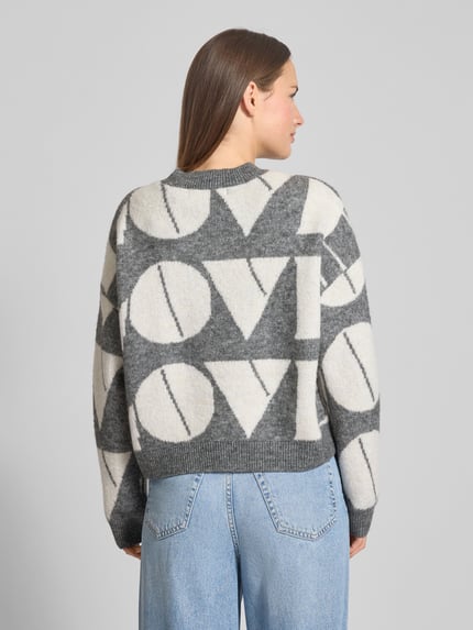 VERO MODA Sweter z dzianiny o kroju regular fit z dodatkiem wełny model ‘LOVE’ Jasnoszary melanż 5