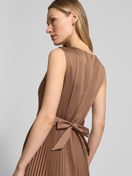 Vera Mont Cocktailkleid mit Plisseefalten Mittelbraun 3