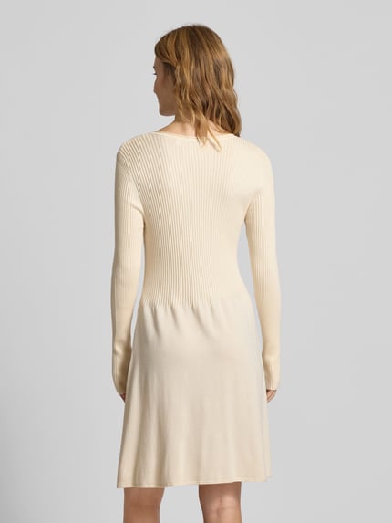 ONLY Sukienka lekko rozkloszowana z dzianiny z mieszanki wiskozy model ‘ALMA’ Écru 5