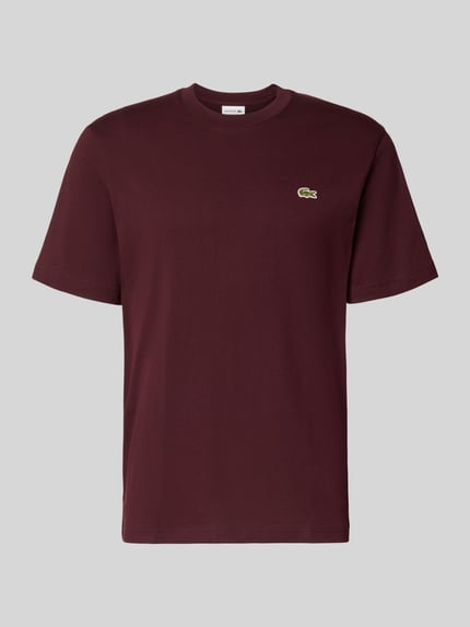 Produktfoto, Regular Fit T-Shirt aus reiner Baumwolle von Lacoste in Dunkelrot mit glatter Textur vor grauem Hintergrund, Herren T-Shirt von Lacoste