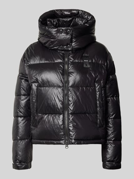Produktfoto, schwarze Stepp-Optik Regular Fit Jacke mit Sorona-Füllung Modell 'GLORIA' von Blauer USA, glänzende Oberfläche, Zweiwege-Reißverschluss, Kapuze, Eingrifftaschen