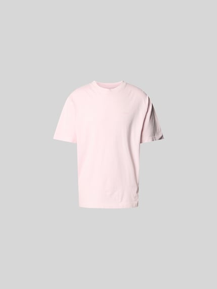 Produktfoto, Regular Fit T-Shirt aus reiner Baumwolle von Closed, męski t-shirt z bawełny, krój regular fit, okrągły dekolt, efekt znoszenia, nadruk z logo, długość tyłu w rozmiarze M: 76 cm, kolor jasnoróżowy, gładka faktura
