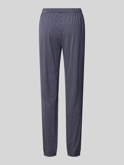Produktfoto, Regular Fit Pyjama-Hose mit Baumwoll-Viskose-Mix von s.Oliver RED LABEL, lockerer Schnitt, blaues Streifenmuster, elastische Abschlüsse.