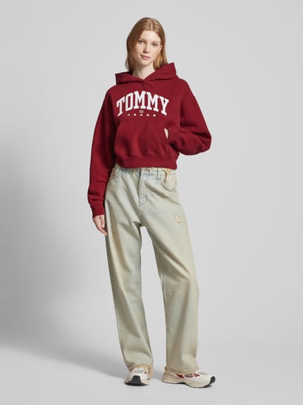 Tommy Jeans Cropped Hoodie mit Label-Print Modell 'VARSITY' Bordeaux 1
