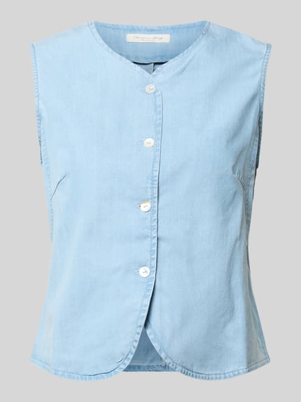 Produktfoto, Regular Fit Weste aus Lyocell-Mix in Denim-Optik von Christian Berg Woman mit Baumwoll-Lyocell-Anteil, durchgängiger Knopfleiste, V-Ausschnitt, Rücklänge 50 cm, Schulterbreite 36 cm, Brustweite 48 cm, hellblaue Farbe, glatte Textur.
