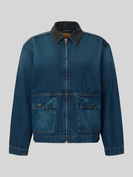 Produktfoto, boxy fit heren jeansjack van GAP, puur katoen, model 'RONNIE', platte kraag, ritssluiting, klepzakken, blauwe tinten, grove textuur