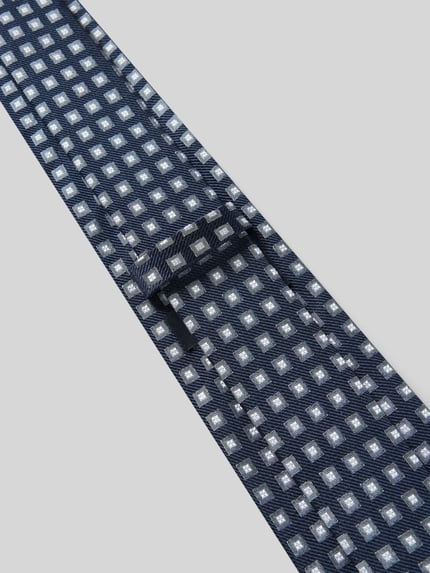 Produktfoto, Krawatte aus reiner Seide mit Label-Detail von Willen, klasyczny fason, szerokość 8 cm, wzór w granatowo-białe kwadraty