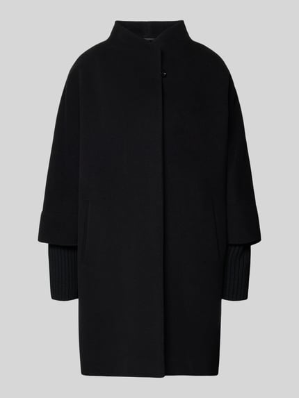 Produktfoto, schwarze Jacke aus Lanawolle-Kaschmir-Mix mit Stehkragen und herausnehmbarem Strickarm, ICONS Cinzia Rocca, Regular Fit, Knopfverschluss und Eingrifftaschen, Rückenlänge 89 cm, Schulterbreite 52 cm, Brustweite 57 cm, Ärmellänge 64 cm, Jacke aus Lanawolle-Kaschmir-Mix mit herausnehmbarem Strickarm von ICONS Cinzia Rocca