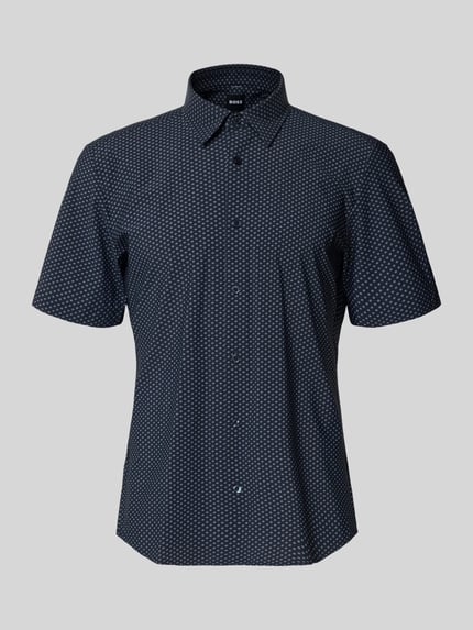 Produktfoto, Regular Fit Businesshemd mit kurzem Arm Modell 'P-LIAM' von BOSS, dunkelblaues Allover-Muster, Kentkragen, atmungsaktiv