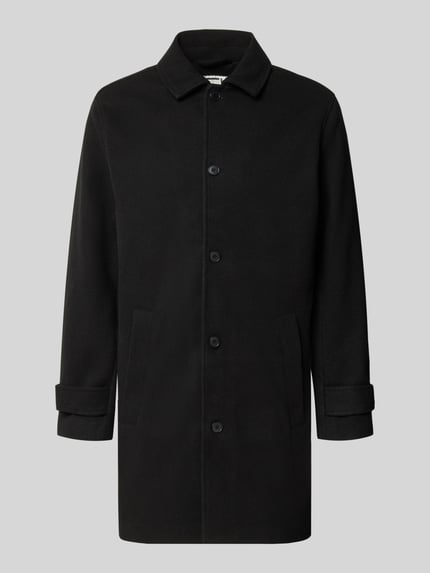 Produktfoto, schwarzer Regular Fit Mantel mit Knopfleiste Modell 'HERSNAP' von Casual Friday, Umlegekragen, glatte Struktur, gerader Schnitt