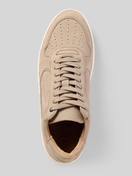 Productfoto, Sneaker met vetersluiting model 'Enzo' van PS Poelman in beige echt leer, afgeronde neus, gestructureerde zool, maat 44
