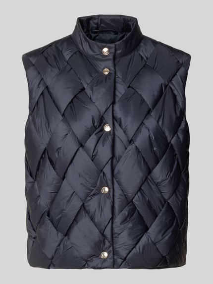 Productfoto, zwarte doorgestikte bodywarmer met opstaande kraag en knoopsluiting, model 'Vroni' van JOOP!, regular fit, ruglengte maat 36: 53 cm, schouderbreedte maat 36: 37 cm, borstwijdte maat 36: 47 cm