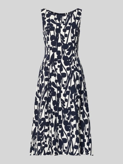 Produktfoto, Knielanges Cocktailkleid mit Nahtreißverschluss von Vera Mont, elastyczna mieszanka materiałów, krój slim fit, asymetryczny dekolt w serek, wszyty zamek błyskawiczny, z krótkim rękawem, marszczenia, długość do kolan, długość tyłu w rozmiarze 36: 99 cm, szerokość w rozmiarze 36: 43 cm, granatowo-biały wzór, lekkie marszczenia, gładka faktura